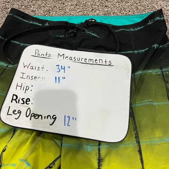 Oakley Men's 34 Cargo Board Shorts Swim Bathing Suit Surf Pocket Black Yellow - Picture 7 of 7